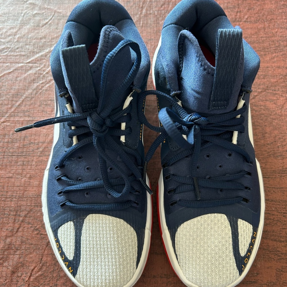 Nike Blue and White Sneakers Classic Athletic Design